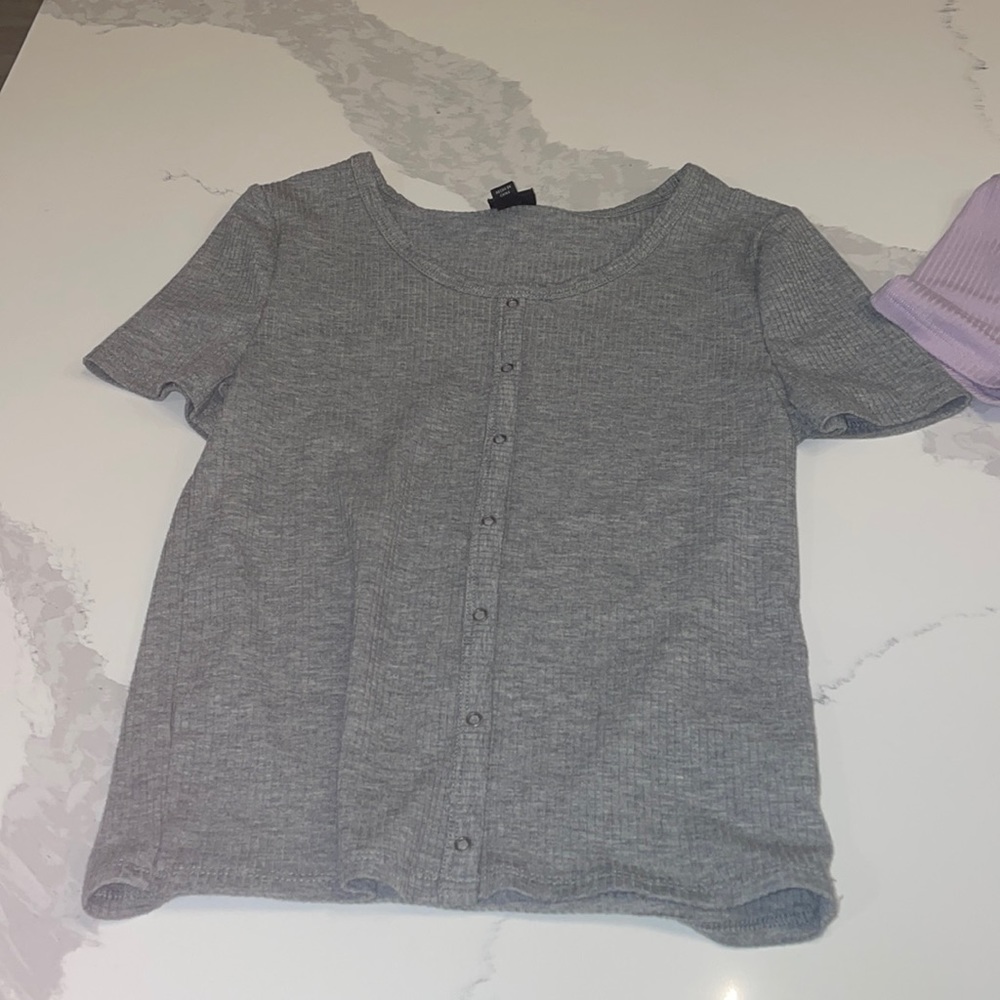 Grey cute little shirt! Size 10-12